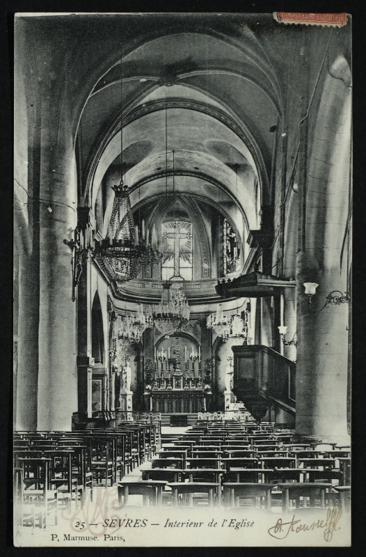 Carte postale ancienne Intérieur de l'Eglise à Sèvres