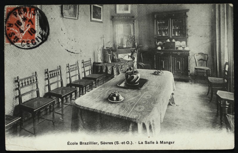 Carte postale ancienne Ecole Brazillier- La Salle à Manger à Sèvres
