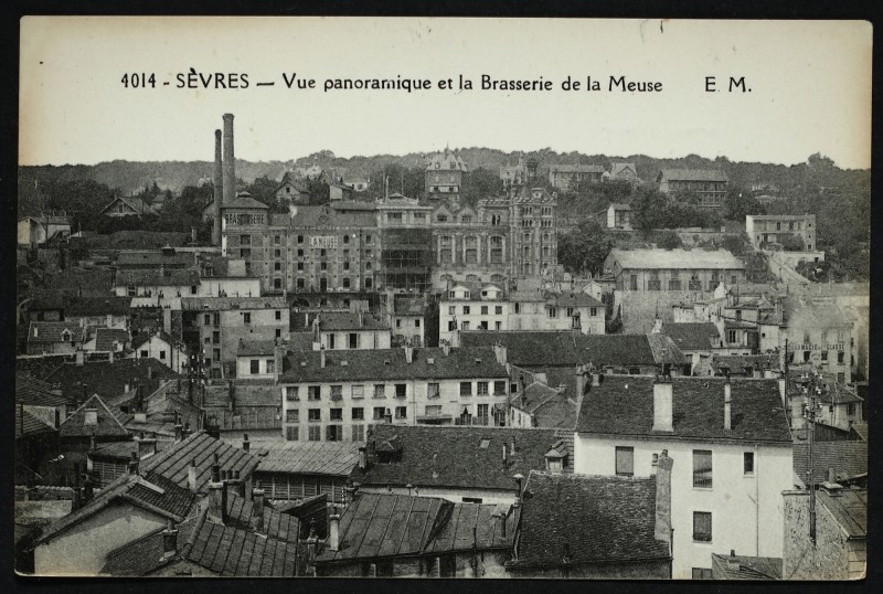 Carte postale ancienne Vue panoramique et la  Brasserie de la Meuse à Sèvres