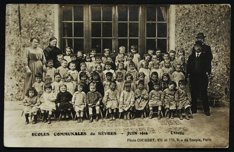 Carte postale ancienne Ecoles communales de Sèvres - Juin 1916 à Sèvres