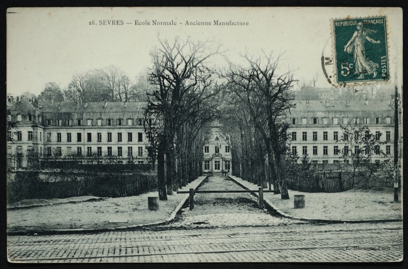 Carte postale ancienne Ecole Normale - Ancienne Manufacture à Sèvres