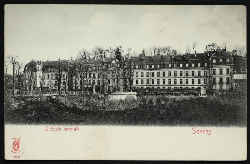 Carte postale ancienne L'Ecole Normale à Sèvres