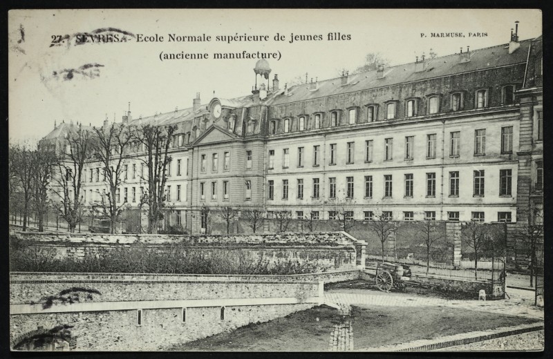 Carte postale ancienne Ecole Normale supérieure de Jeunes filles (Ancienne Manufacture) à Sèvres