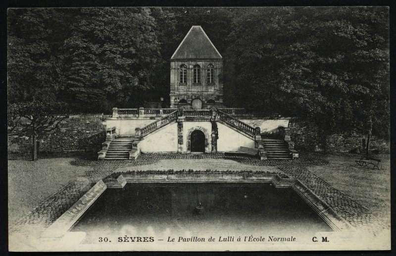 Carte postale ancienne Le Pavillon de Lulli à l'Ecole Normale à Sèvres