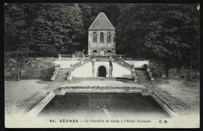 Carte postale ancienne Le Pavillon de Lulli à l'Ecole Normale à Sèvres