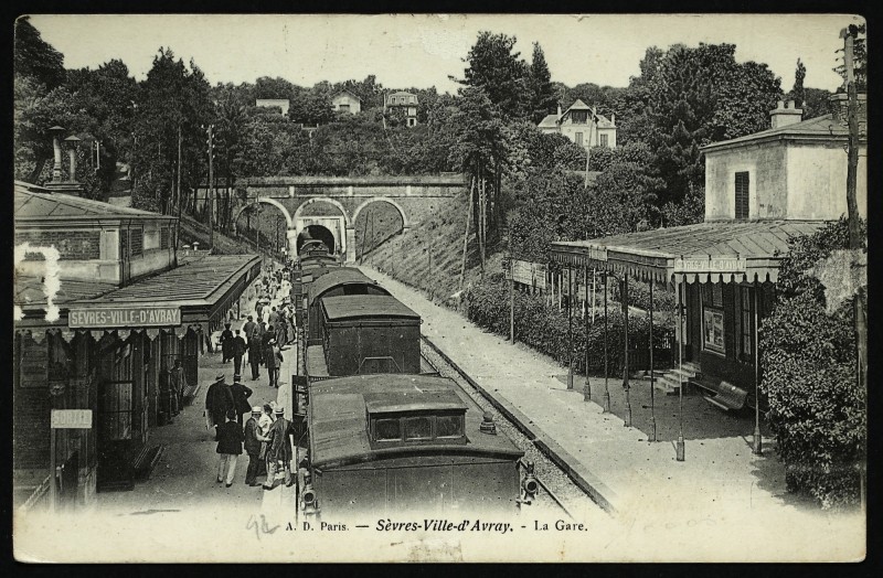 Carte postale ancienne Sèvres-Ville d'Avray - La Gare à Sèvres