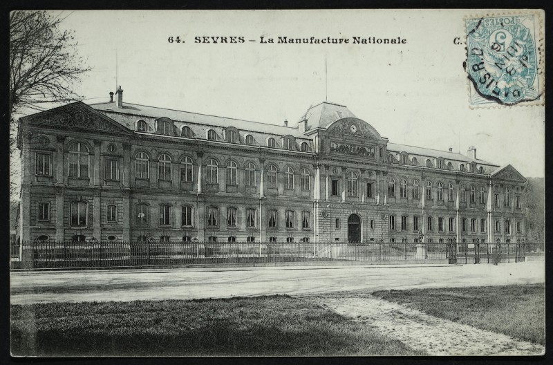 Carte postale ancienne La Manufacture Nationale à Sèvres