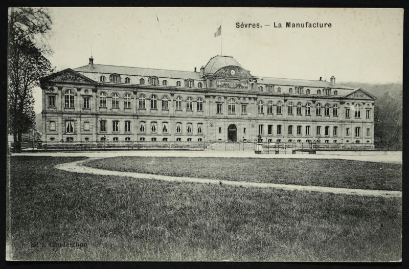Carte postale ancienne La Manufacture à Sèvres