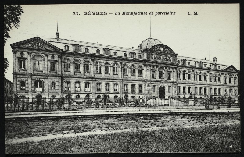 Carte postale ancienne La Manufacture de porcelaine à Sèvres