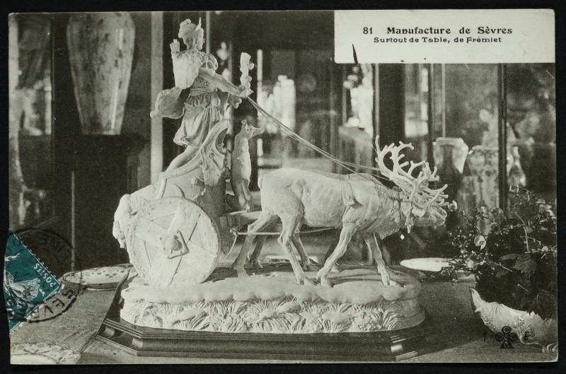 Carte postale ancienne Manufacture de Sèvres - Surtout de table de Frémiet à Sèvres