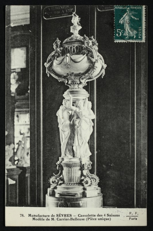 Carte postale ancienne Manufacture  de Sèvres - Vase Cassolette des 4 saisons - Modèle  de M. Carrier-Belleuse (Pièce unique) à Sèvres