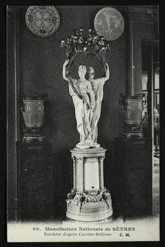 Carte postale ancienne Manufacture Nationale de Sèvres - Torchère d'après Carrier-Belleuse à Sèvres