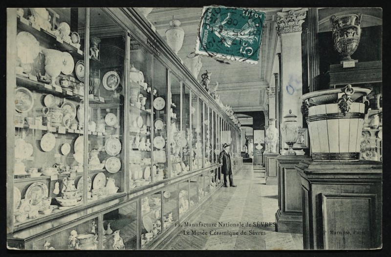 Carte postale ancienne Manufacture Nationale de Sèvres - Le Musée Céramique de Sèvres à Sèvres