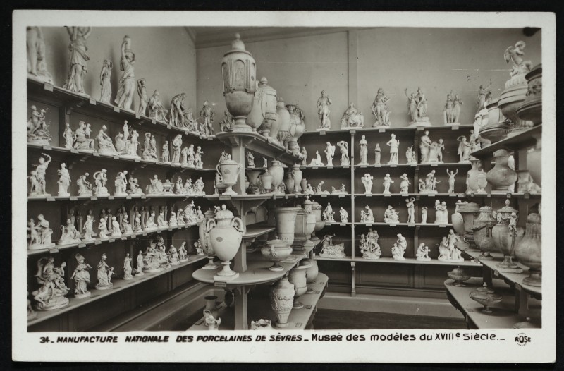 Carte postale ancienne Manufacture Nationale des porcelaines de Sèvres - Musée des modèles du XVIIIè siècle à Sèvres