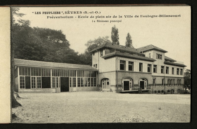 Carte postale ancienne Préventorium "Les Peupliers". Le bâtiment principal. à Sèvres