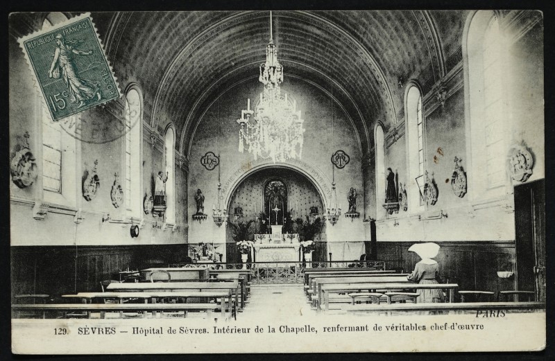 Carte postale ancienne Hôpital de Sèvres. Intérieur de la Chapelle, renfermant de véritables chef-d'oeuvre à Sèvres