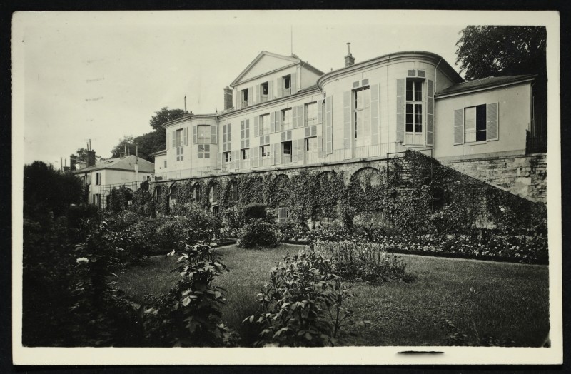 Carte postale ancienne [Pavillon de Breteuil] à Sèvres