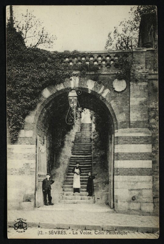 Carte postale ancienne La Voûte. Coin Pittoresque à Sèvres