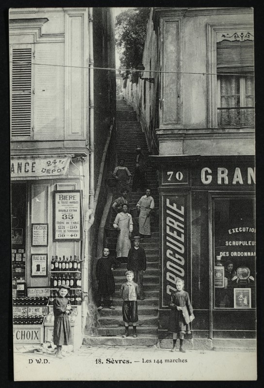 Carte postale ancienne Les 144 marches à Sèvres