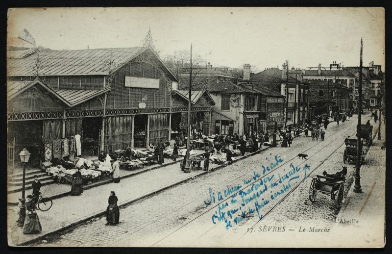Carte postale ancienne Le Marché à Sèvres