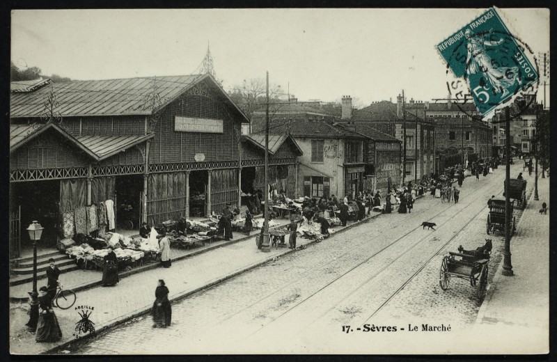 Carte postale ancienne Le Marché à Sèvres