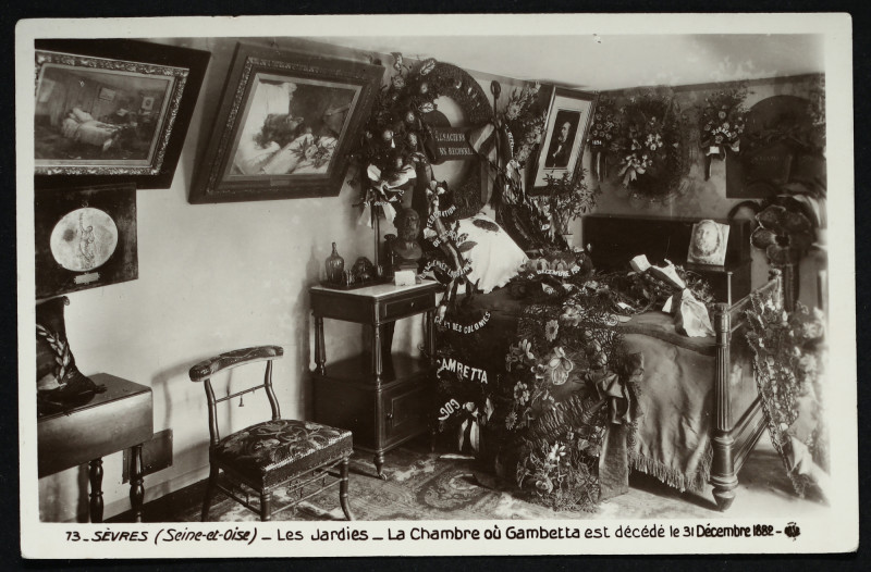 Carte postale ancienne Les Jardies - La Chambre où Gambetta est décédé le 31 Décembre 1882 à Sèvres
