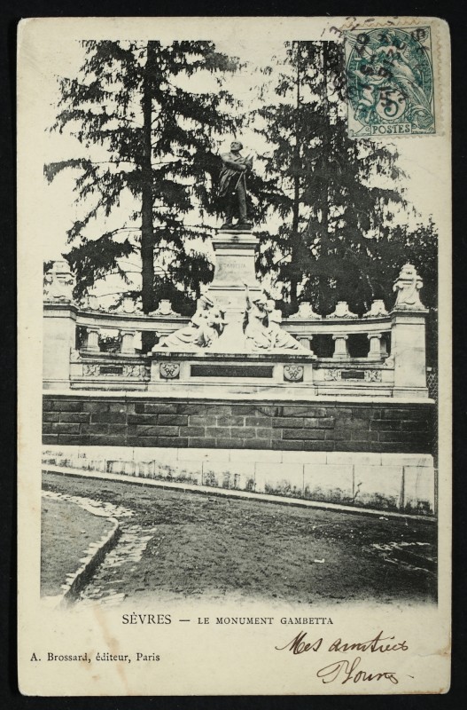 Carte postale ancienne Le Monument de Gambetta à Sèvres