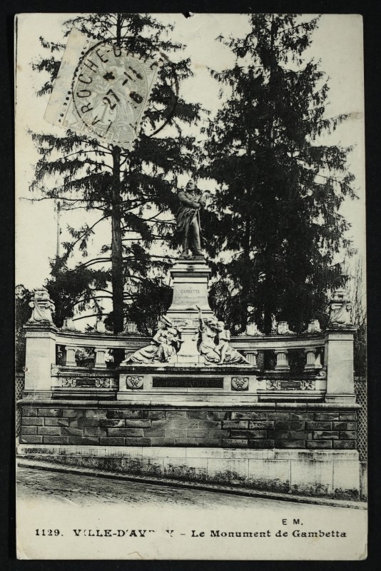 Carte postale ancienne Le Monument de Gambetta à Sèvres