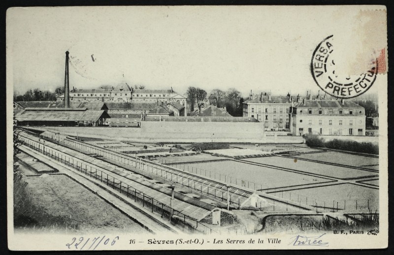 Carte postale ancienne Les Serres de la Ville à Sèvres