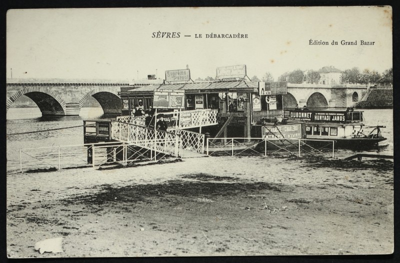 Carte postale ancienne Le débarcadère à Sèvres
