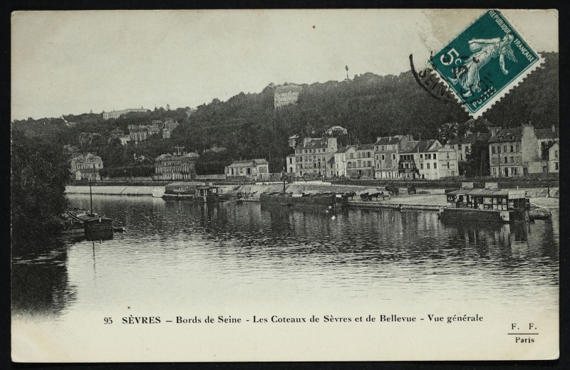 Carte postale ancienne Bords de Seine - Les Coteaux de Sèvres et de Bellevue - Vue générale à Sèvres