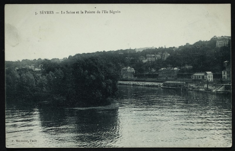 Carte postale ancienne La Seine et la pointe de l'Ile Séguin à Sèvres