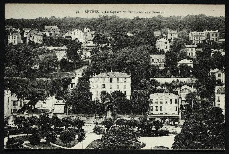 Carte postale ancienne Le Square et Panorama sur Brancas à Sèvres