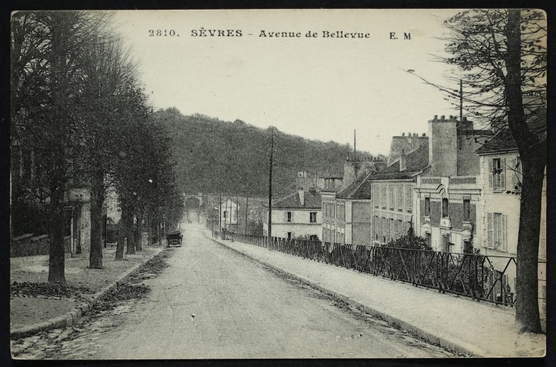 Carte postale ancienne Avenue de Bellevue à Sèvres