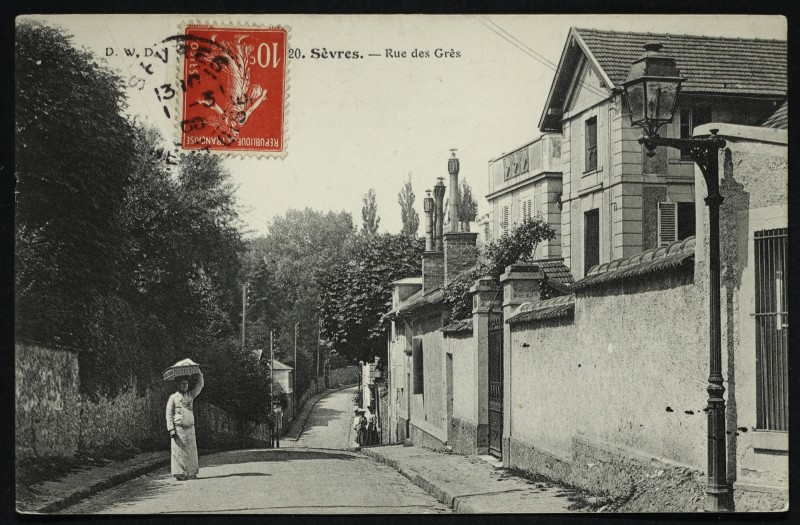 Carte postale ancienne Rue des Grès à Sèvres