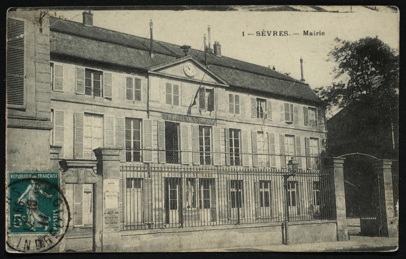 Carte postale ancienne Mairie à Sèvres