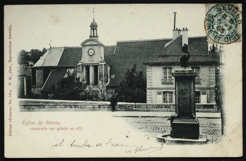 Carte postale ancienne Eglise de Sèvres construite sur pilotis en 675 à Sèvres