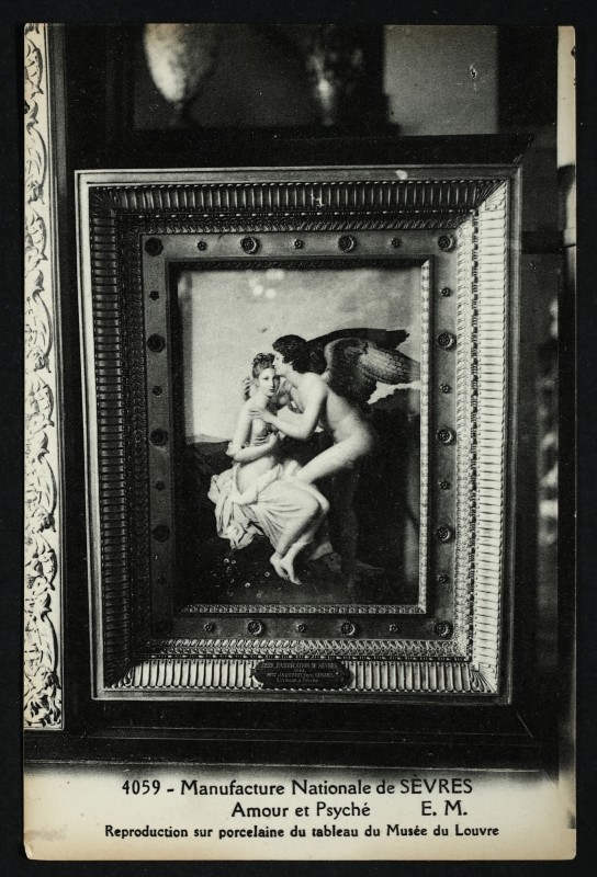 Carte postale ancienne Amour et Psyché - Reproduction sur porcelaine du tableau du Musée du Louvre à Sèvres