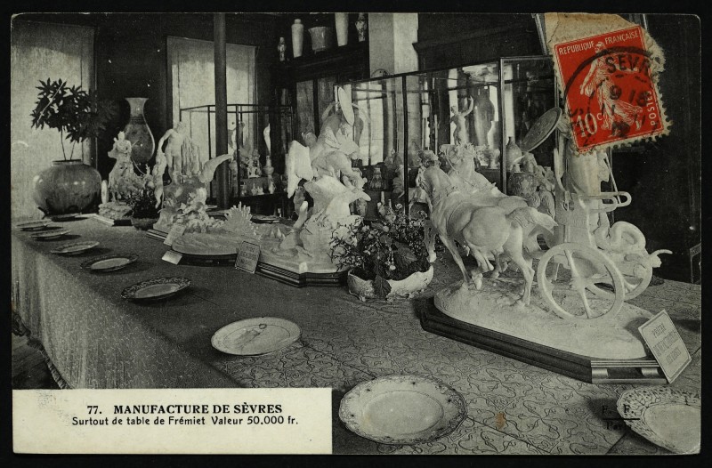 Carte postale ancienne Surtout de table de Frémiet. Valeur 50.000 fr. à Sèvres