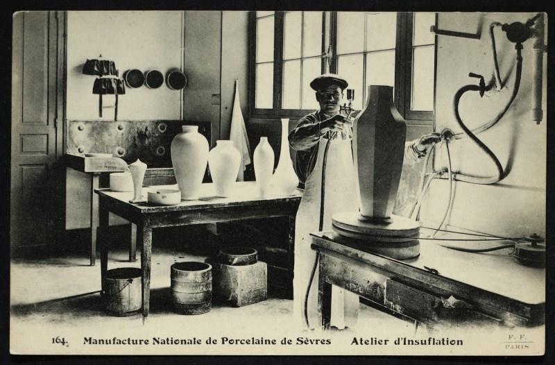 Carte postale ancienne Atelier d'Insuflation à Sèvres