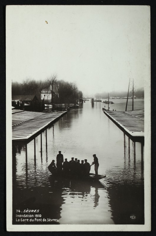 Carte postale ancienne La Gare du Pont de Sèvres à Sèvres