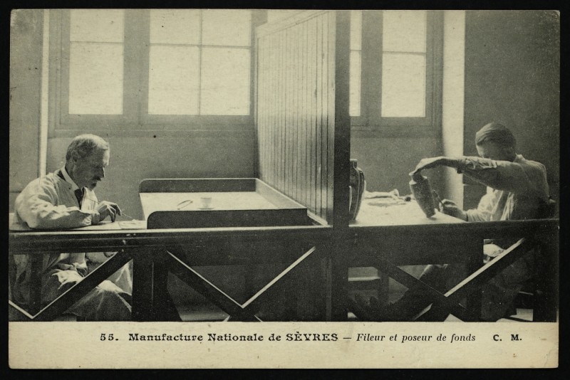 Carte postale ancienne Fileur et poseur de fonds à Sèvres