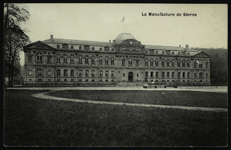 Carte postale ancienne La Manufacture de Sèvres à Sèvres