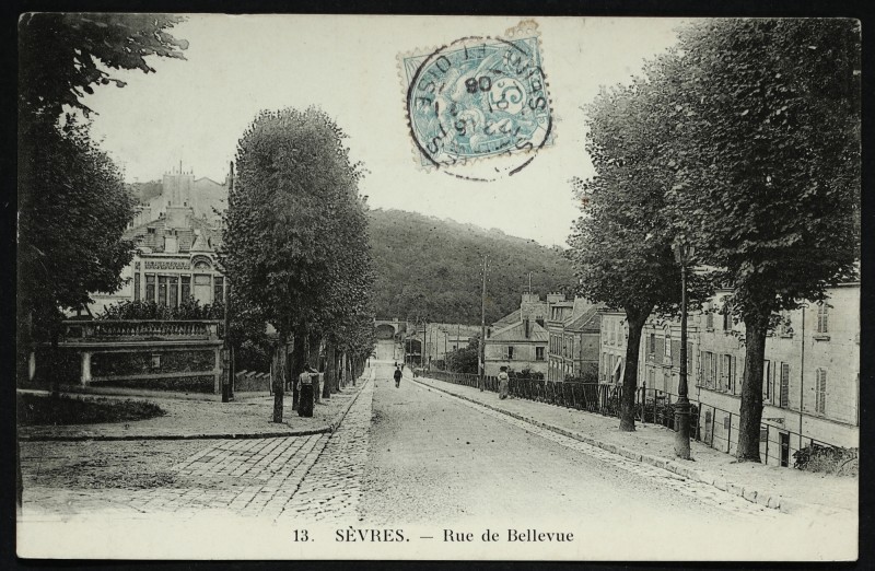 Carte postale ancienne Rue de Bellevue à Sèvres