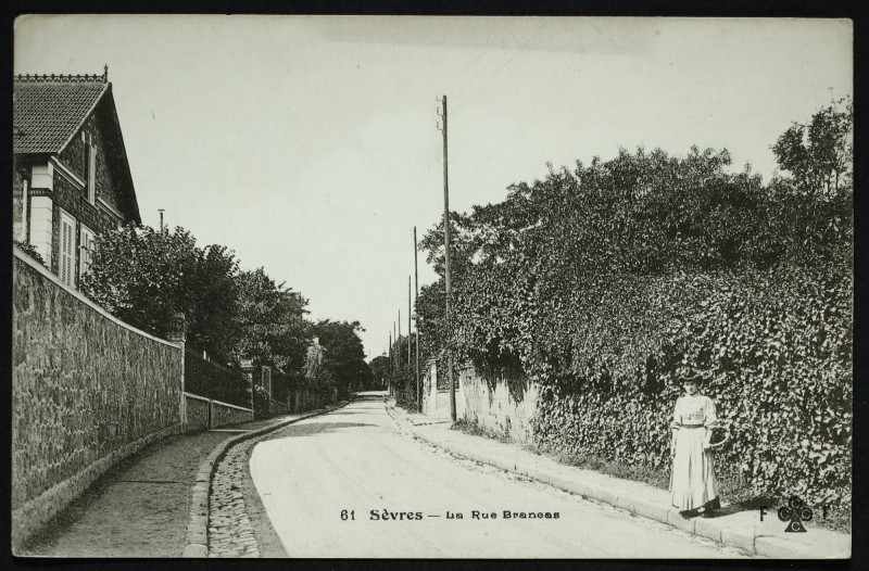 Carte postale ancienne La Rue Brancas à Sèvres