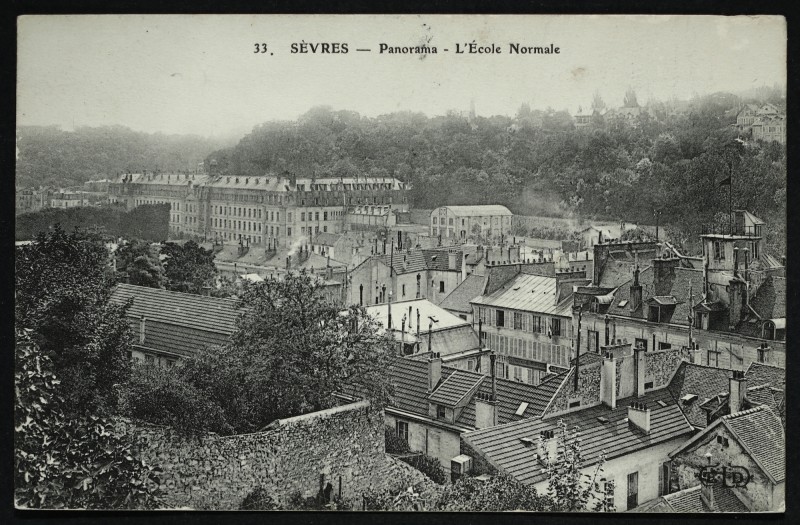 Carte postale ancienne Panorama - L'Ecole Normale à Sèvres