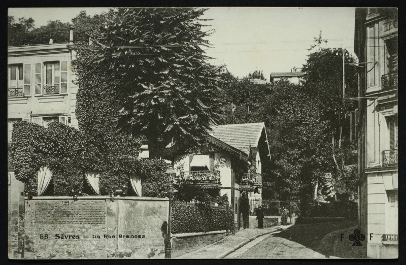 Carte postale ancienne La Rue Brancas à Sèvres