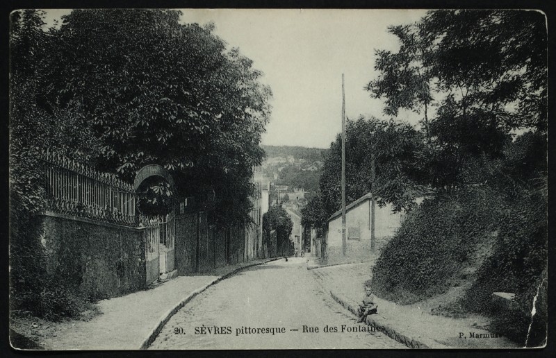 Carte postale ancienne Rue des Fontaines à Sèvres