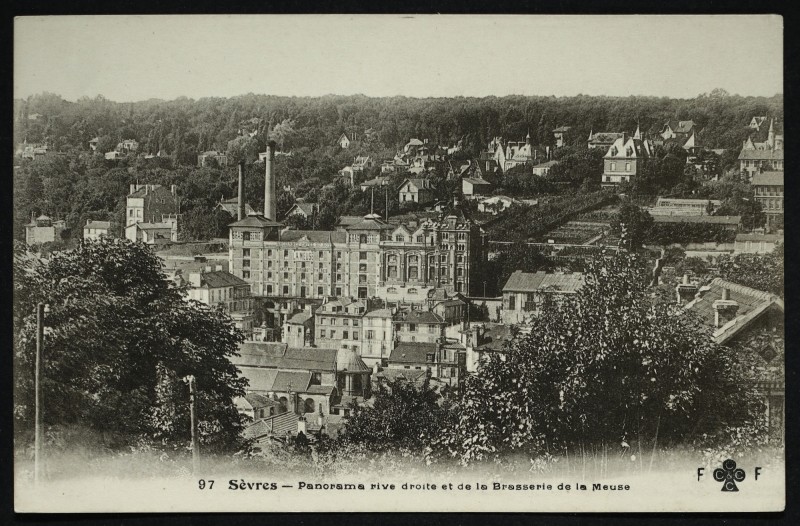 Carte postale ancienne Panorama rive droite et de la Brasserie de la Meuse à Sèvres