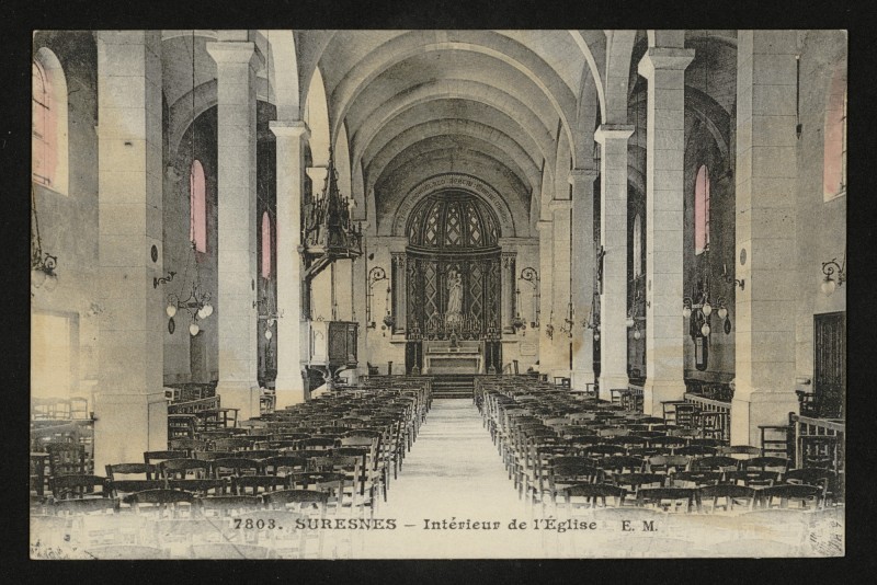 Carte postale ancienne Intérieur de L'Eglise à Suresnes